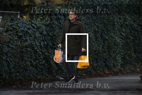 Amsterdam 19 december 2024
Prins maurits en zijn hond doen boodschappen in Amsterdam zuid en ga via het vondelpark naar huis .