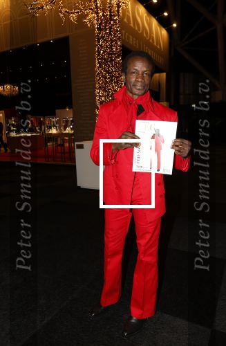 Amsterdam 13 december 2024
Regilio Tuur presenteert zijn magazine op de masters Expo . Zijn moeder en familie zijn aanwezig.