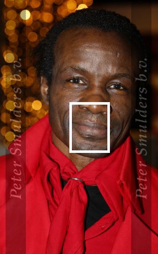 Amsterdam 13 december 2024
Regilio Tuur presenteert zijn magazine op de masters Expo . Zijn moeder en familie zijn aanwezig.