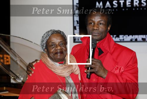 Amsterdam 13 december 2024
Regilio Tuur presenteert zijn magazine op de masters Expo . Zijn moeder en familie zijn aanwezig.