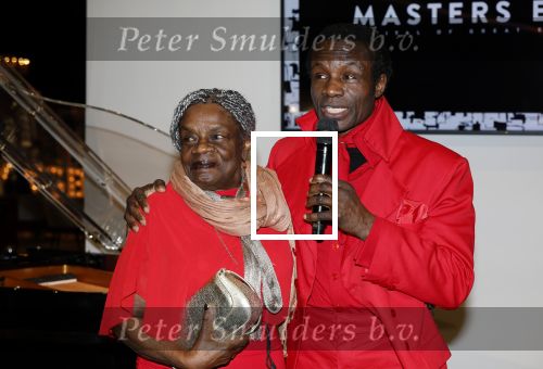 Amsterdam 13 december 2024
Regilio Tuur presenteert zijn magazine op de masters Expo . Zijn moeder en familie zijn aanwezig.