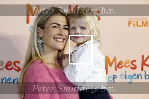 Utrecht 22 december 2024
Premiere Mees Kees in Utrecht . Renee Gunning en dochter Mabel