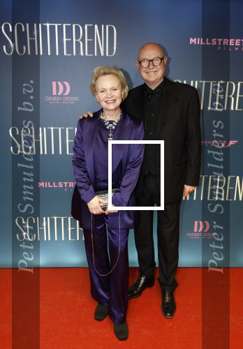 Amsterdam 9 december 2024
Premiere Schitetrend met in de hoofdrollen Holly Brood Gijs Scholten v Asschat Caro Lenssen Hannah Hoekstra Maarten Heijemans Bobbie Mulder Sidar Toksoz  in Tuschinski. Renee Soutendijk met man Thed Lenssen en kleinkinderen