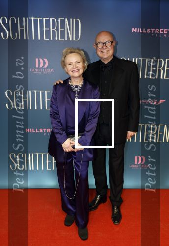 Amsterdam 9 december 2024
Premiere Schitetrend met in de hoofdrollen Holly Brood Gijs Scholten v Asschat Caro Lenssen Hannah Hoekstra Maarten Heijemans Bobbie Mulder Sidar Toksoz  in Tuschinski. Renee Soutendijk met man Thed Lenssen en kleinkinderen