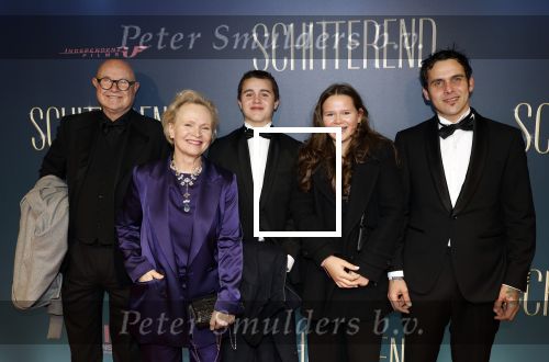 Amsterdam 9 december 2024
Premiere Schitetrend met in de hoofdrollen Holly Brood Gijs Scholten v Asschat Caro Lenssen Hannah Hoekstra Maarten Heijemans Bobbie Mulder Sidar Toksoz  in Tuschinski. Renee Soutendijk met man Thed Lenssen en kleinkinderen