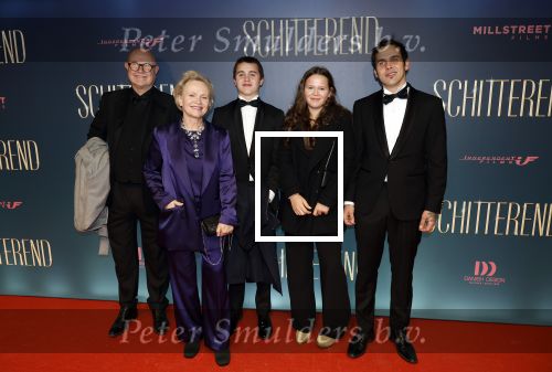Amsterdam 9 december 2024
Premiere Schitetrend met in de hoofdrollen Holly Brood Gijs Scholten v Asschat Caro Lenssen Hannah Hoekstra Maarten Heijemans Bobbie Mulder Sidar Toksoz  in Tuschinski. Renee Soutendijk met man Thed Lenssen en kleinkinderen