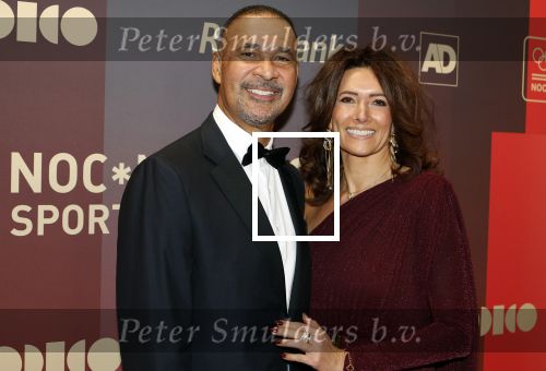 Arnhem 18 december 2024
Sportman van het jaar op Papendal. Sportgala.Ruud Gullit met zijn vriendin Karin de Rooij