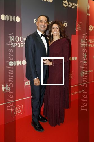 Arnhem 18 december 2024
Sportman van het jaar op Papendal. Sportgala.Ruud Gullit met zijn vriendin Karin de Rooij