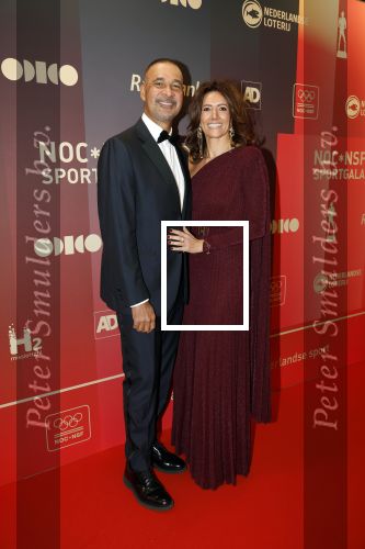 Arnhem 18 december 2024
Sportman van het jaar op Papendal. Sportgala.Ruud Gullit met zijn vriendin Karin de Rooij
