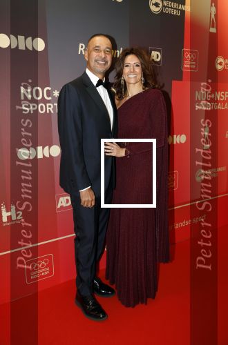 Arnhem 18 december 2024
Sportman van het jaar op Papendal. Sportgala.Ruud Gullit met zijn vriendin Karin de Rooij