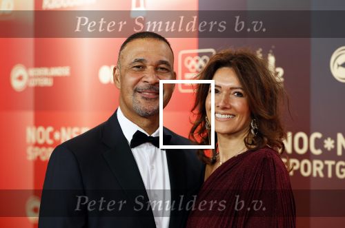 Arnhem 18 december 2024
Sportman van het jaar op Papendal. Sportgala.Ruud Gullit met zijn vriendin Karin de Rooij