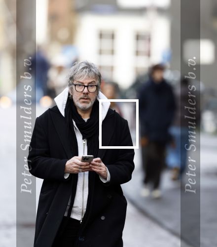 Amsterdam 7 december 2024
Ruud de Wild en zijn nieuwe vriendin Linda Stulic verlaten s ochtends samen het huis van Ruud en gaan met de auto naar hun winkel in de Jordaan . Ze hebben daar een pop up store. Linda is een fantastische fotograaf die ook wel de nieuwe Anton Corbijn wordt genoemd.