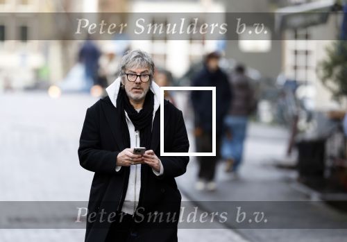 Amsterdam 7 december 2024
Ruud de Wild en zijn nieuwe vriendin Linda Stulic verlaten s ochtends samen het huis van Ruud en gaan met de auto naar hun winkel in de Jordaan . Ze hebben daar een pop up store. Linda is een fantastische fotograaf die ook wel de nieuwe Anton Corbijn wordt genoemd.
