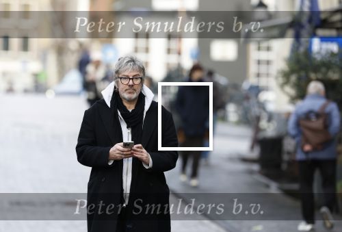 Amsterdam 7 december 2024
Ruud de Wild en zijn nieuwe vriendin Linda Stulic verlaten s ochtends samen het huis van Ruud en gaan met de auto naar hun winkel in de Jordaan . Ze hebben daar een pop up store. Linda is een fantastische fotograaf die ook wel de nieuwe Anton Corbijn wordt genoemd.