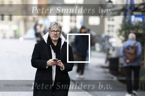 Amsterdam 7 december 2024
Ruud de Wild en zijn nieuwe vriendin Linda Stulic verlaten s ochtends samen het huis van Ruud en gaan met de auto naar hun winkel in de Jordaan . Ze hebben daar een pop up store. Linda is een fantastische fotograaf die ook wel de nieuwe Anton Corbijn wordt genoemd.