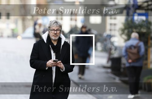 Amsterdam 7 december 2024
Ruud de Wild en zijn nieuwe vriendin Linda Stulic verlaten s ochtends samen het huis van Ruud en gaan met de auto naar hun winkel in de Jordaan . Ze hebben daar een pop up store. Linda is een fantastische fotograaf die ook wel de nieuwe Anton Corbijn wordt genoemd.