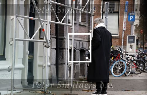 Amsterdam 7 december 2024
Ruud de Wild en zijn nieuwe vriendin Linda Stulic verlaten s ochtends samen het huis van Ruud en gaan met de auto naar hun winkel in de Jordaan . Ze hebben daar een pop up store. Linda is een fantastische fotograaf die ook wel de nieuwe Anton Corbijn wordt genoemd.