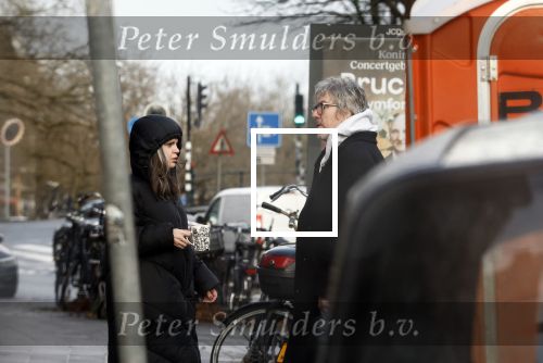 Amsterdam 7 december 2024
Ruud de Wild en zijn nieuwe vriendin Linda Stulic verlaten s ochtends samen het huis van Ruud en gaan met de auto naar hun winkel in de Jordaan . Ze hebben daar een pop up store. Linda is een fantastische fotograaf die ook wel de nieuwe Anton Corbijn wordt genoemd.