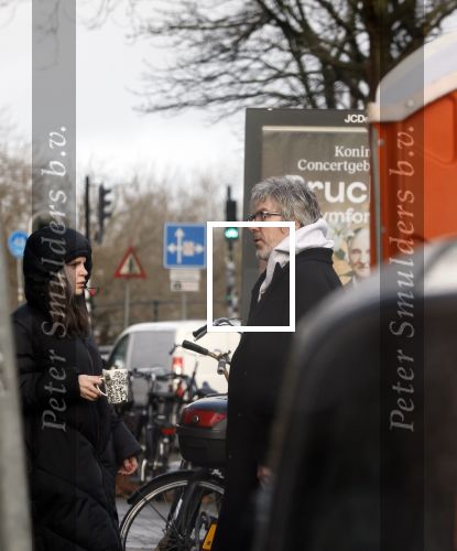 Amsterdam 7 december 2024
Ruud de Wild en zijn nieuwe vriendin Linda Stulic verlaten s ochtends samen het huis van Ruud en gaan met de auto naar hun winkel in de Jordaan . Ze hebben daar een pop up store. Linda is een fantastische fotograaf die ook wel de nieuwe Anton Corbijn wordt genoemd.