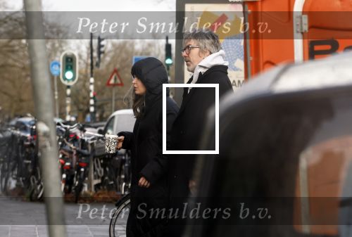 Amsterdam 7 december 2024
Ruud de Wild en zijn nieuwe vriendin Linda Stulic verlaten s ochtends samen het huis van Ruud en gaan met de auto naar hun winkel in de Jordaan . Ze hebben daar een pop up store. Linda is een fantastische fotograaf die ook wel de nieuwe Anton Corbijn wordt genoemd.