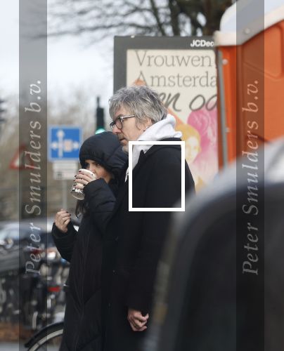 Amsterdam 7 december 2024
Ruud de Wild en zijn nieuwe vriendin Linda Stulic verlaten s ochtends samen het huis van Ruud en gaan met de auto naar hun winkel in de Jordaan . Ze hebben daar een pop up store. Linda is een fantastische fotograaf die ook wel de nieuwe Anton Corbijn wordt genoemd.