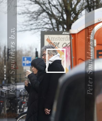 Amsterdam 7 december 2024
Ruud de Wild en zijn nieuwe vriendin Linda Stulic verlaten s ochtends samen het huis van Ruud en gaan met de auto naar hun winkel in de Jordaan . Ze hebben daar een pop up store. Linda is een fantastische fotograaf die ook wel de nieuwe Anton Corbijn wordt genoemd.
