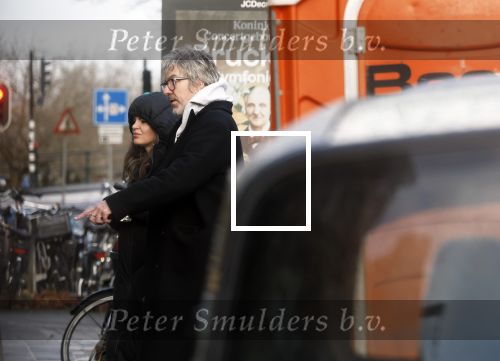 Amsterdam 7 december 2024
Ruud de Wild en zijn nieuwe vriendin Linda Stulic verlaten s ochtends samen het huis van Ruud en gaan met de auto naar hun winkel in de Jordaan . Ze hebben daar een pop up store. Linda is een fantastische fotograaf die ook wel de nieuwe Anton Corbijn wordt genoemd.