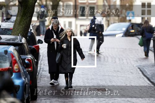Amsterdam 7 december 2024
Ruud de Wild en zijn nieuwe vriendin Linda Stulic verlaten s ochtends samen het huis van Ruud en gaan met de auto naar hun winkel in de Jordaan . Ze hebben daar een pop up store. Linda is een fantastische fotograaf die ook wel de nieuwe Anton Corbijn wordt genoemd.