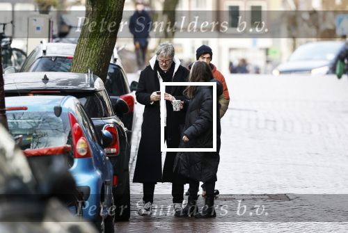 Amsterdam 7 december 2024
Ruud de Wild en zijn nieuwe vriendin Linda Stulic verlaten s ochtends samen het huis van Ruud en gaan met de auto naar hun winkel in de Jordaan . Ze hebben daar een pop up store. Linda is een fantastische fotograaf die ook wel de nieuwe Anton Corbijn wordt genoemd.