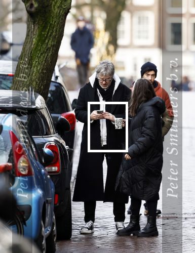 Amsterdam 7 december 2024
Ruud de Wild en zijn nieuwe vriendin Linda Stulic verlaten s ochtends samen het huis van Ruud en gaan met de auto naar hun winkel in de Jordaan . Ze hebben daar een pop up store. Linda is een fantastische fotograaf die ook wel de nieuwe Anton Corbijn wordt genoemd.