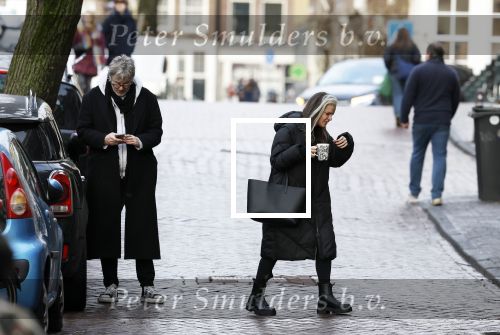 Amsterdam 7 december 2024
Ruud de Wild en zijn nieuwe vriendin Linda Stulic verlaten s ochtends samen het huis van Ruud en gaan met de auto naar hun winkel in de Jordaan . Ze hebben daar een pop up store. Linda is een fantastische fotograaf die ook wel de nieuwe Anton Corbijn wordt genoemd.
