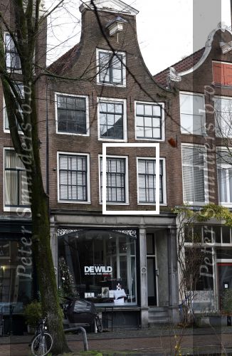 Amsterdam 7 december 2024
Ruud de Wild en zijn nieuwe vriendin Linda Stulic verlaten s ochtends samen het huis van Ruud en gaan met de auto naar hun winkel in de Jordaan . Ze hebben daar een pop up store. Linda is een fantastische fotograaf die ook wel de nieuwe Anton Corbijn wordt genoemd.