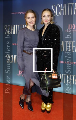 Amsterdam 9 december 2024
Premiere Schitetrend met in de hoofdrollen Holly Brood Gijs Scholten v Asschat Caro Lenssen Hannah Hoekstra Maarten Heijemans Bobbie Mulder Sidar Toksoz  in Tuschinski. Sanne Langelaar en Carolien Spoor