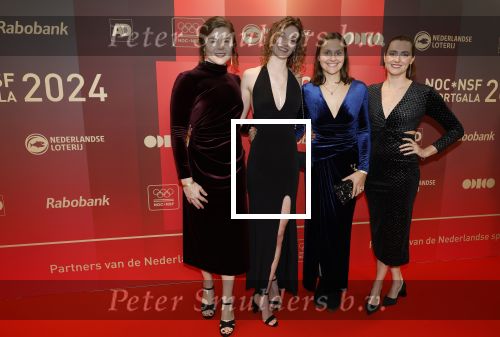 Arnhem 18 december 2024
Sportman van het jaar op Papendal. Sportgala. Vivian Sevenich (L) en Sabrina van der Sloot (R)