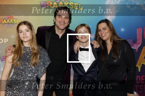 Amsterdam 8 december 2024
Premiere Juf Brakel in Pathe Arena met in de  Xander de Buisonje met zijn nichtje
