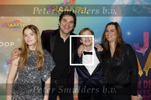 Amsterdam 8 december 2024
Premiere Juf Brakel in Pathe Arena met in de  Xander de Buisonje met zijn nichtje
