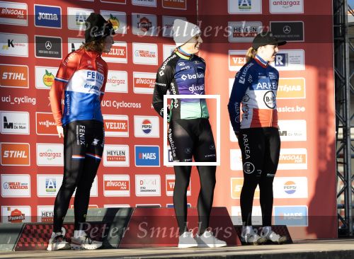 Dendermonde, (Belgie) 28 December 2025 Worldcup wedstrijd 
1 Lucinda Brand 2 Puck Pieterse 3 Amandine Fouqunet