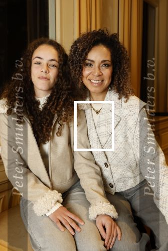 Hilversum 19 december 2025
10 jaar het perfecte plaatje in het fotomusuem in Hilversum . Amara Onwuka poseert met haar dochter Izu