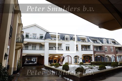 Laren 9 januari 2026
Andre v Duin heeft onlangs de penthouse gekocht naast de penthouse die hij afgelopen zomer kocht . Hij gaat van de 2 appartementen 1 appartement maken