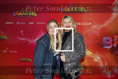 Amsterdam 7 december 2025
Premiere Juf Braaksel in Pathe Noord . Anne Marie Jung met dochter