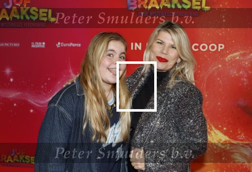 Amsterdam 7 december 2025
Premiere Juf Braaksel in Pathe Noord . Anne Marie Jung met dochter