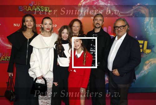 Amsterdam 7 december 2025
Premiere Juf Braaksel in Pathe Noord . Cato Klibansky Susanna Klibansky en Louis Klibansky