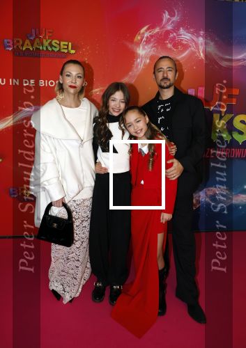 Amsterdam 7 december 2025
Premiere Juf Braaksel in Pathe Noord . Cato Klibansky Susanna Klibansky en Louis Klibansky