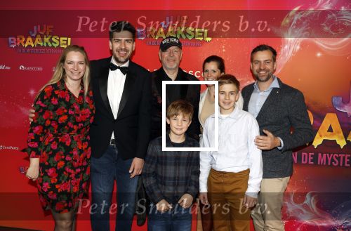 Amsterdam 7 december 2025
Premiere Juf Braaksel in Pathe Noord . david Cocheret kwam met zijn zwanger vrouw familie en vader Jan Cocheret