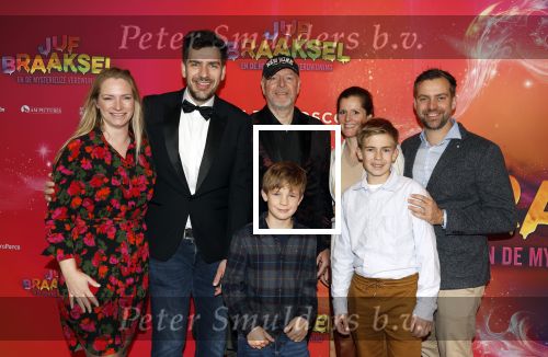Amsterdam 7 december 2025
Premiere Juf Braaksel in Pathe Noord . david Cocheret kwam met zijn zwanger vrouw familie en vader Jan Cocheret