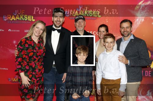 Amsterdam 7 december 2025
Premiere Juf Braaksel in Pathe Noord . david Cocheret kwam met zijn zwanger vrouw familie en vader Jan Cocheret