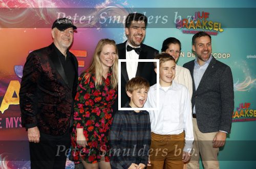 Amsterdam 7 december 2025
Premiere Juf Braaksel in Pathe Noord . david Cocheret kwam met zijn zwanger vrouw familie en vader Jan Cocheret