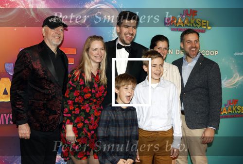 Amsterdam 7 december 2025
Premiere Juf Braaksel in Pathe Noord . david Cocheret kwam met zijn zwanger vrouw familie en vader Jan Cocheret