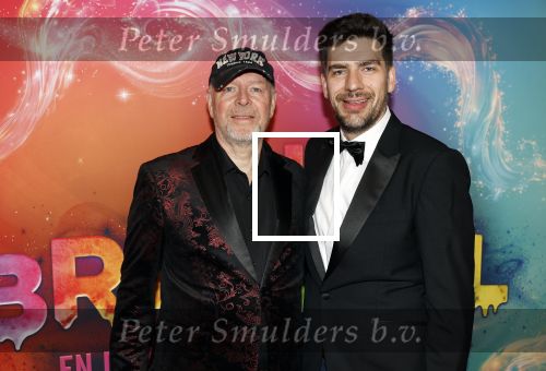 Amsterdam 7 december 2025
Premiere Juf Braaksel in Pathe Noord . david Cocheret kwam met zijn zwanger vrouw familie en vader Jan Cocheret
