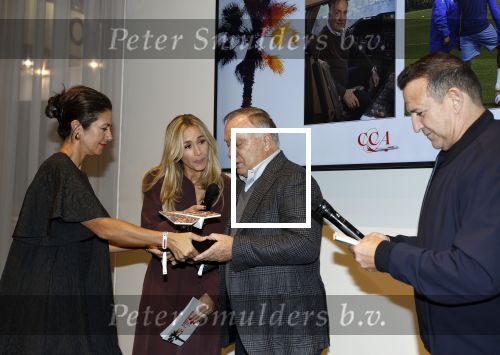 Amsterdam 11 december 2025
Eerste dag van de Masters expo in de RAI. Dick Advocaat krijgt prijs uit handen van Wendy v Dijk en Najib Amhali
